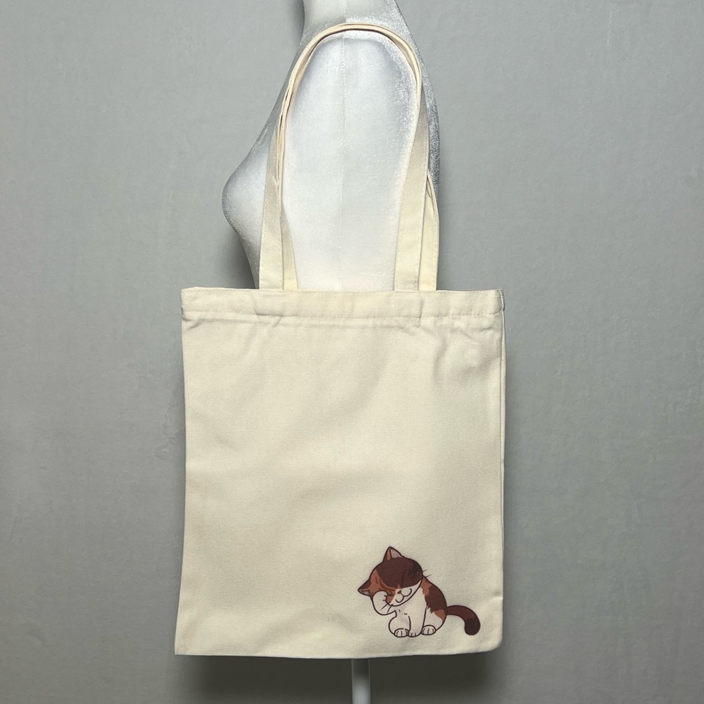 NWT Canvas Tote Bag with Zipper and Inner Pocket - tired cat